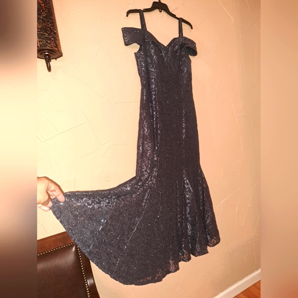 Mermaid Sparkling/ flattering Lace Cocktail Dress. - Picture 2 of 12